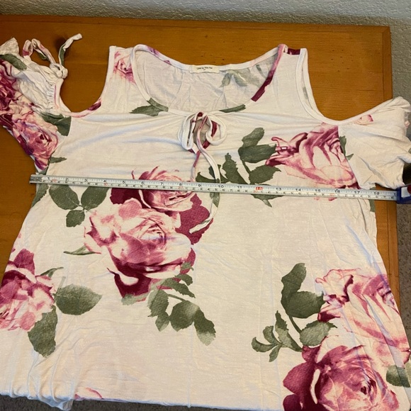 Cold Shoulder, Flutter Sleeve, White/Floral Top - Picture 5 of 6